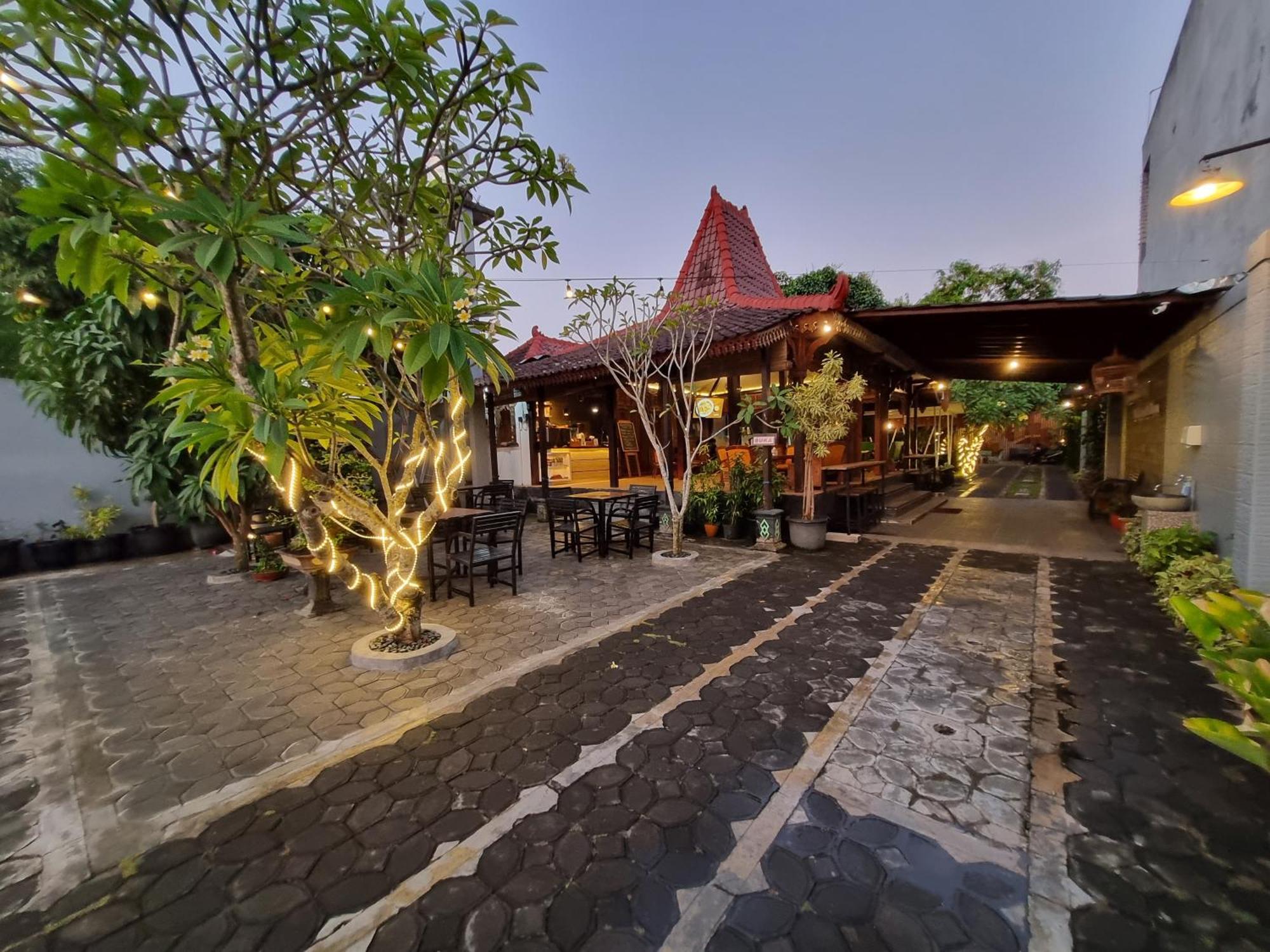 Omah Nayan Hotel Maguwo Exterior foto